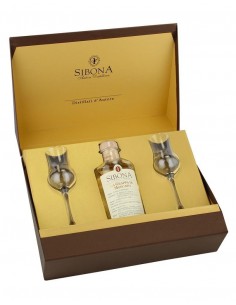 Sibona primo piano grappa moscato+bicchieri